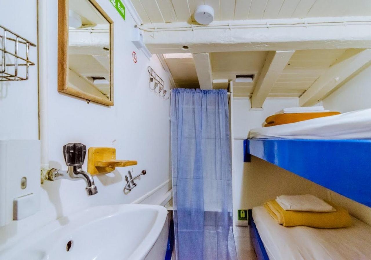 Rhythm Floating Hostel - ซาดาร์ ภายนอก รูปภาพ