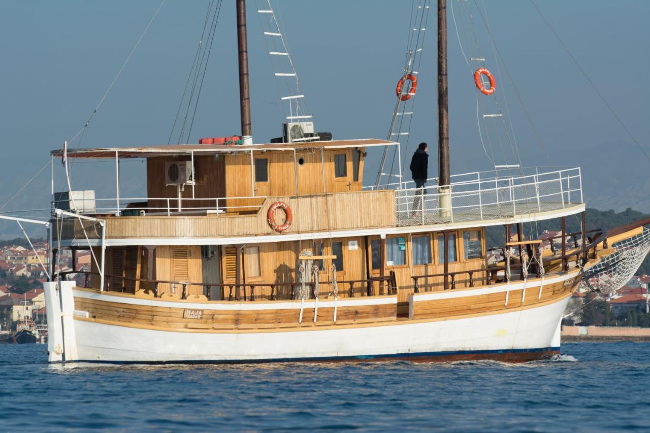 Rhythm Floating Hostel - ซาดาร์ ภายนอก รูปภาพ