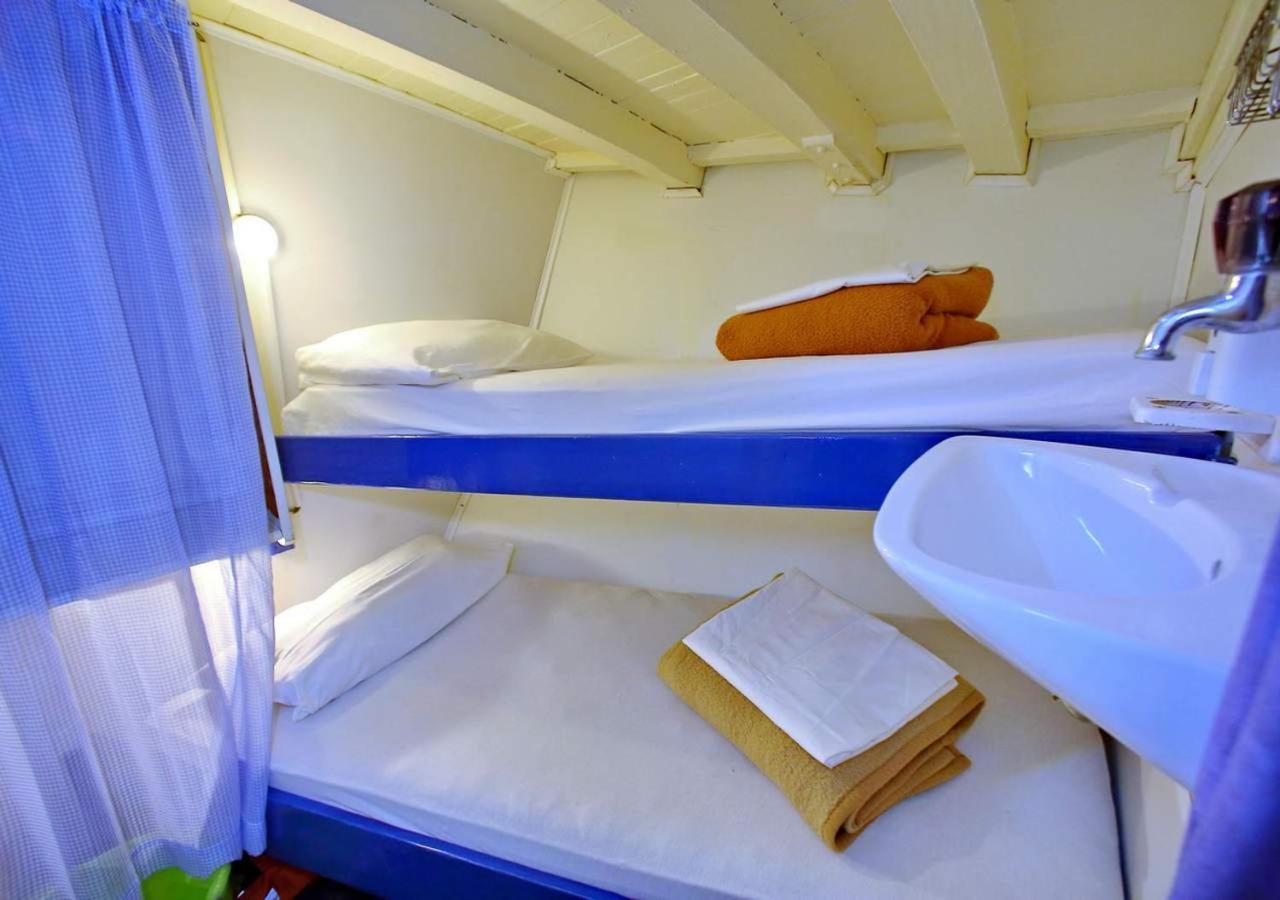 Rhythm Floating Hostel - ซาดาร์ ภายนอก รูปภาพ
