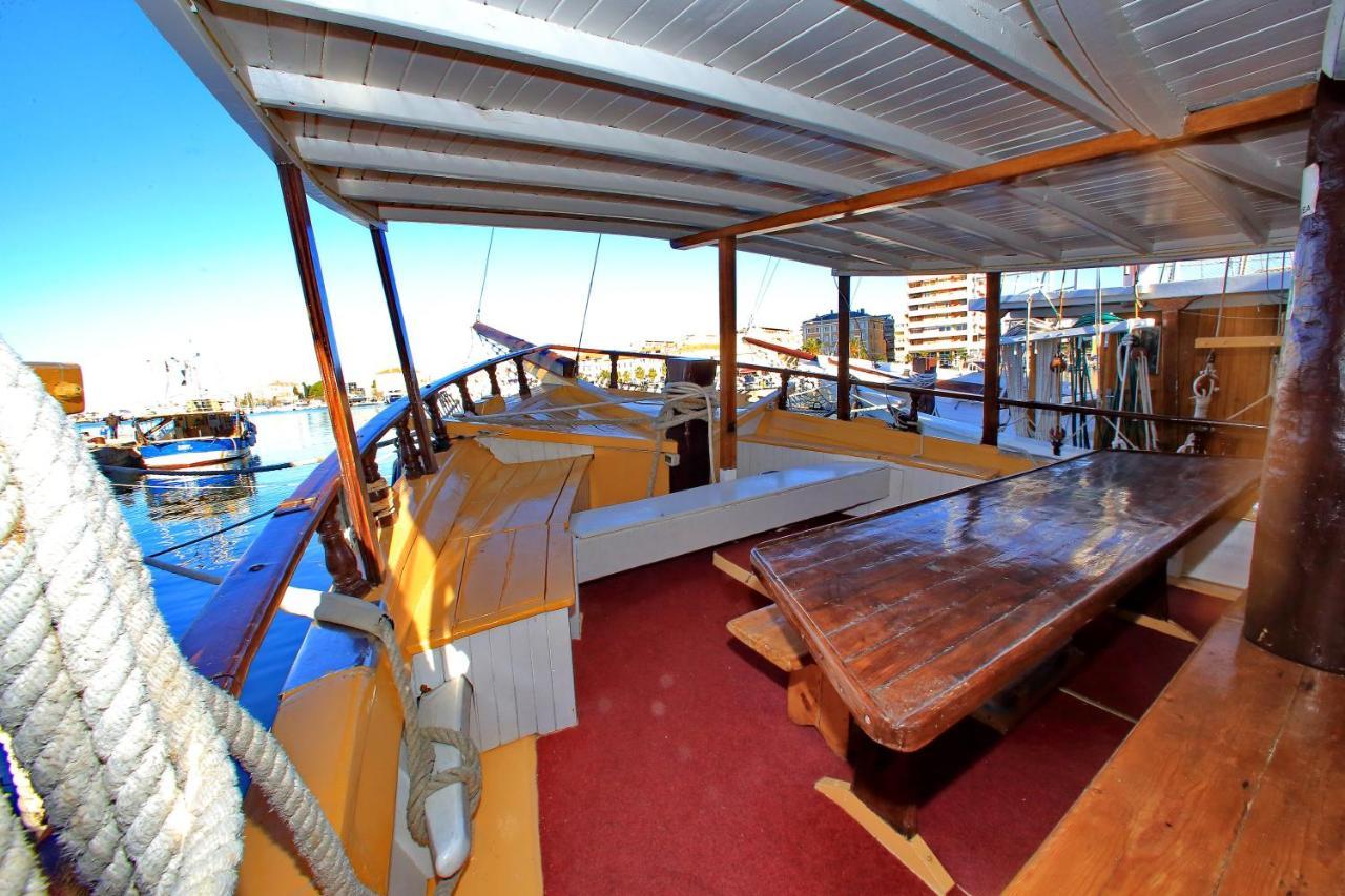 Rhythm Floating Hostel - ซาดาร์ ภายนอก รูปภาพ