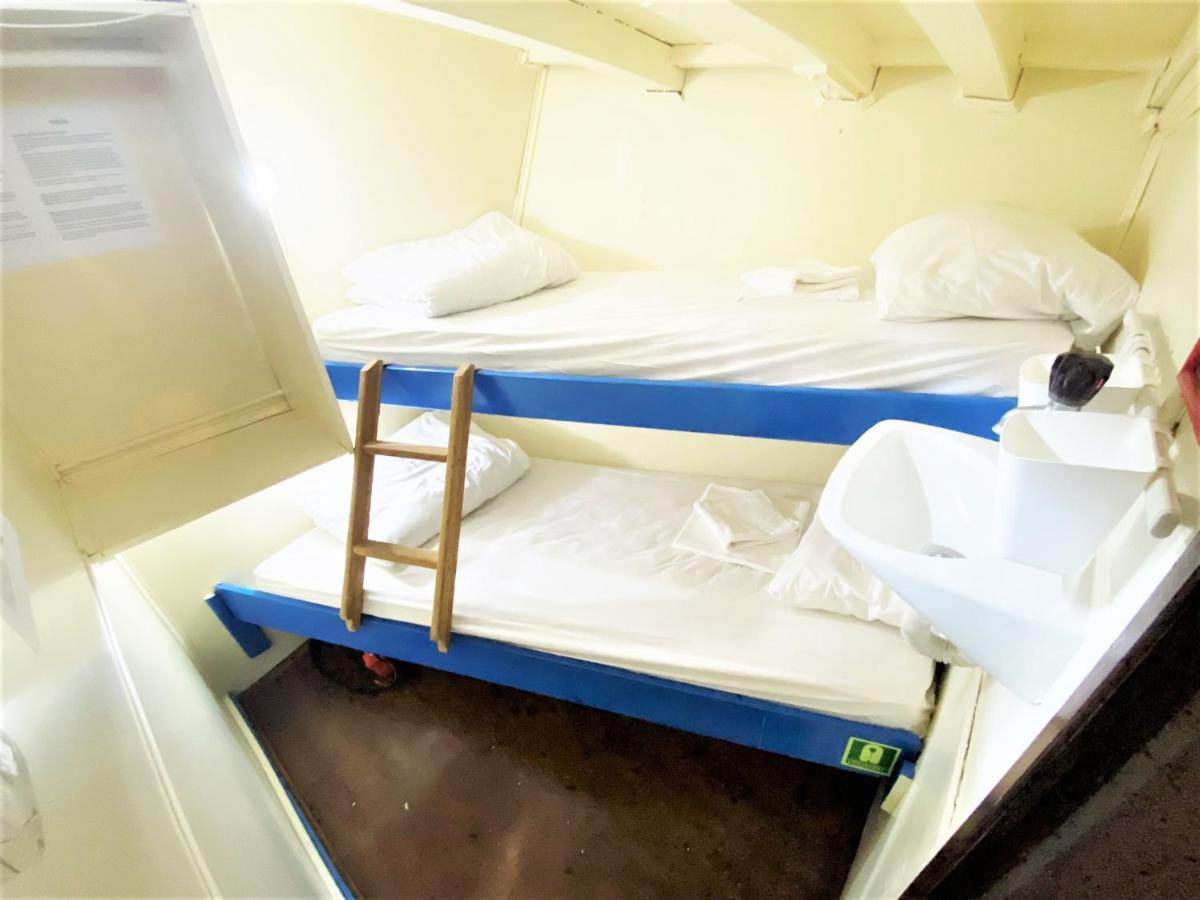 Rhythm Floating Hostel - ซาดาร์ ภายนอก รูปภาพ