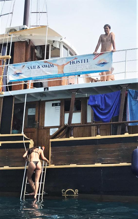 Rhythm Floating Hostel - ซาดาร์ ภายนอก รูปภาพ