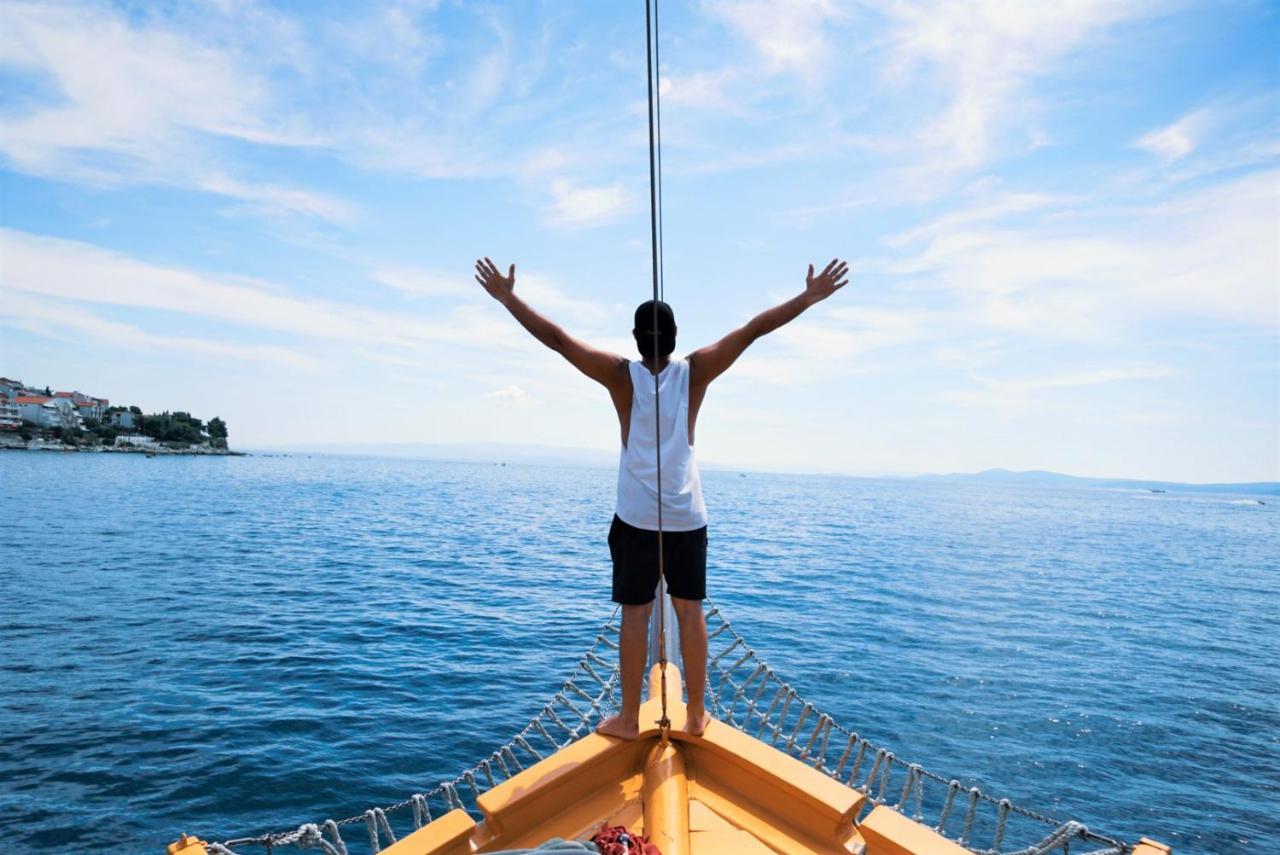Rhythm Floating Hostel - ซาดาร์ ภายนอก รูปภาพ