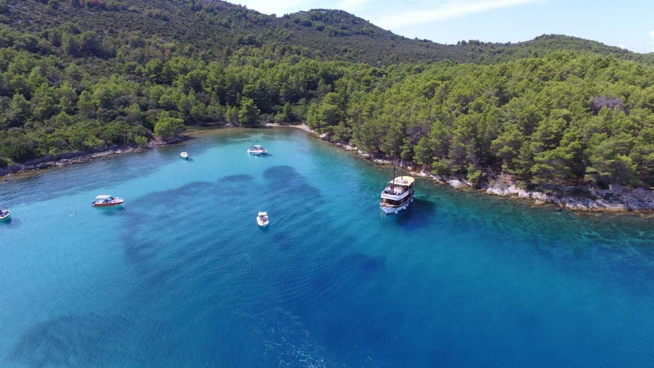 Rhythm Floating Hostel - ซาดาร์ ภายนอก รูปภาพ