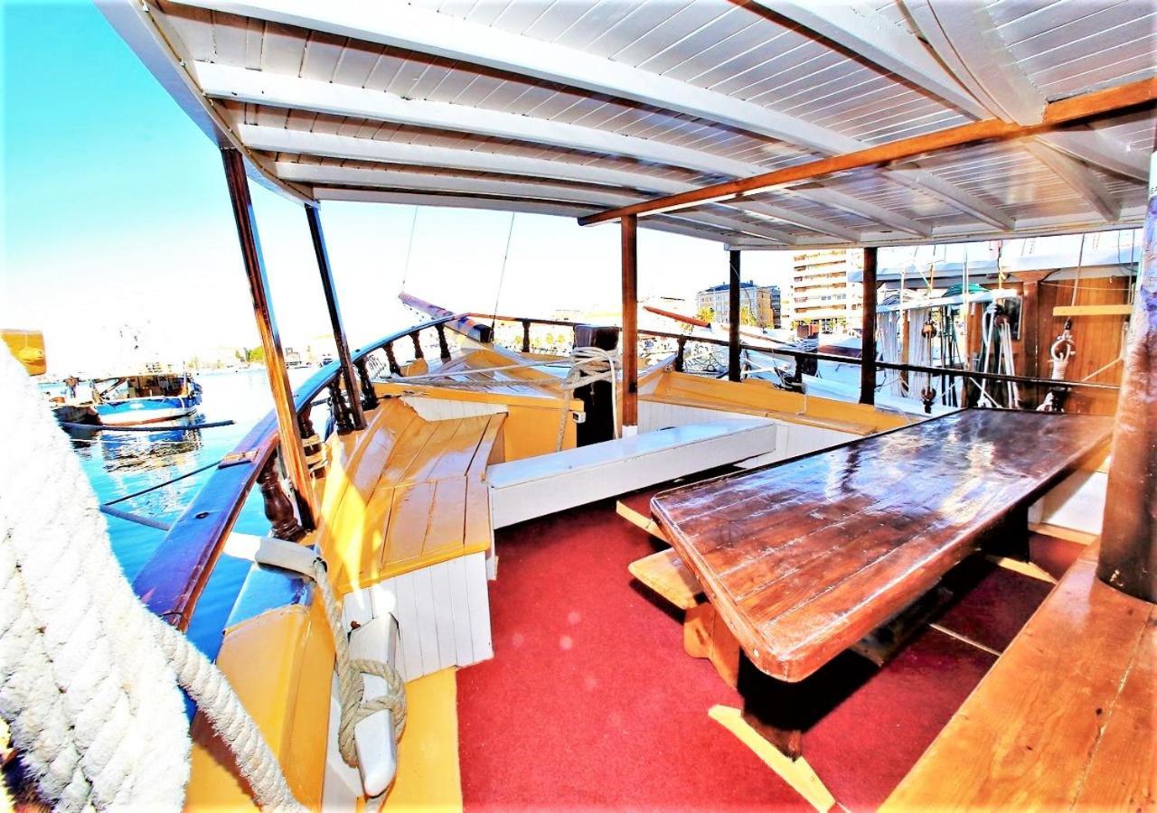 Rhythm Floating Hostel - ซาดาร์ ภายนอก รูปภาพ