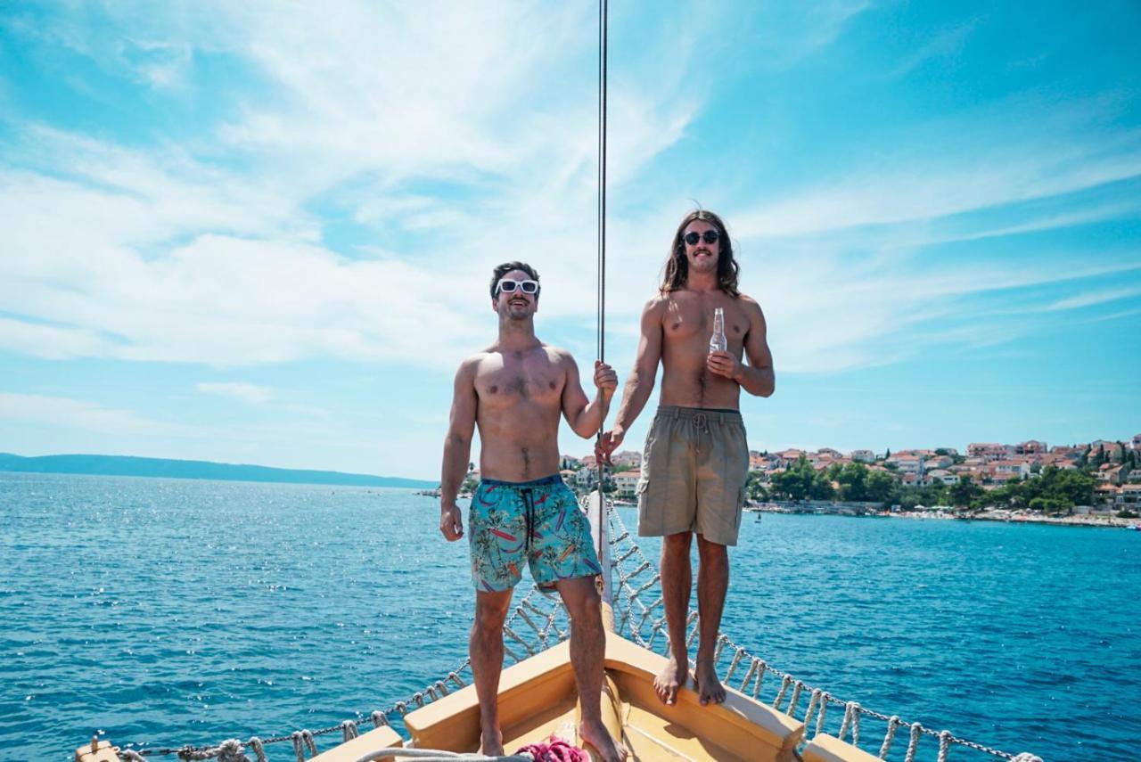 Rhythm Floating Hostel - ซาดาร์ ภายนอก รูปภาพ