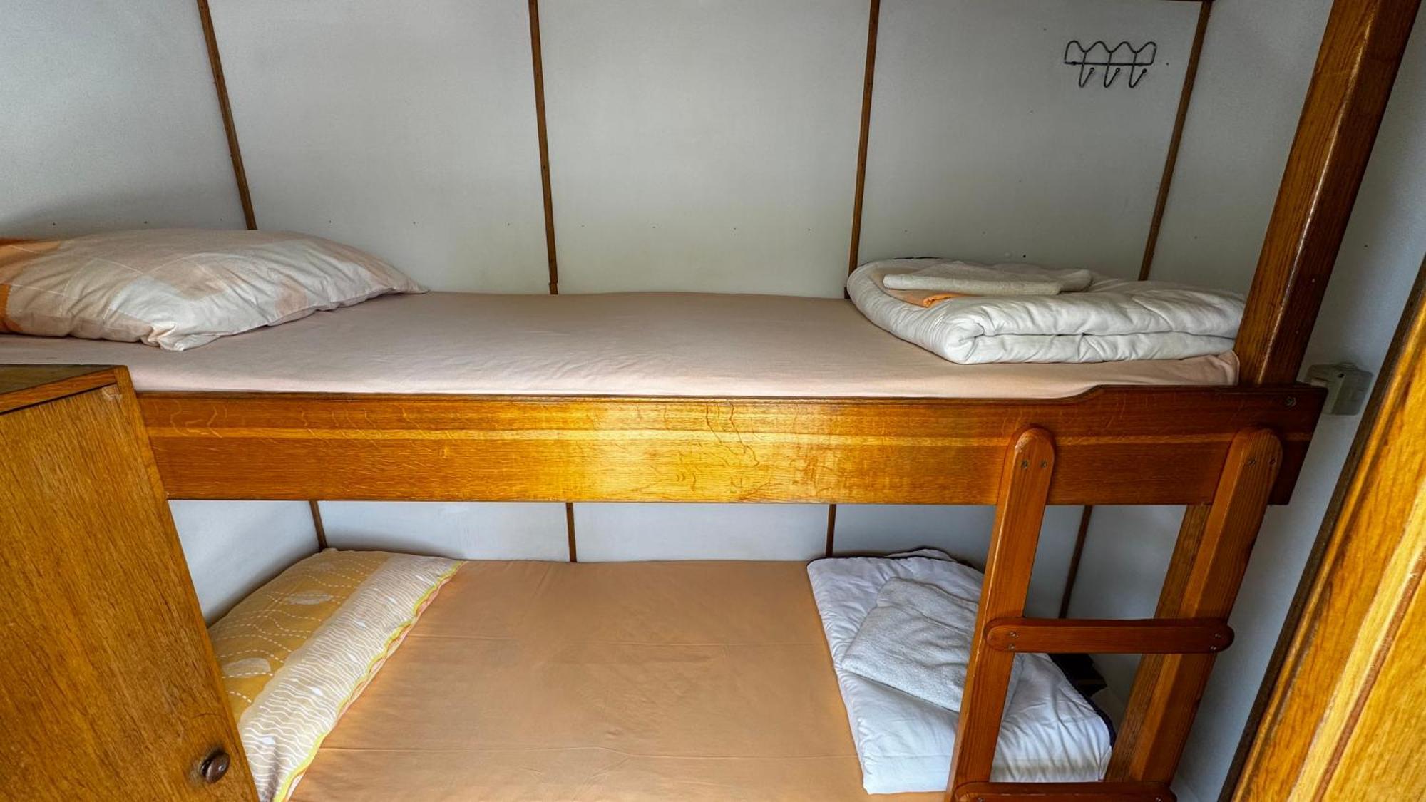 Rhythm Floating Hostel - ซาดาร์ ภายนอก รูปภาพ