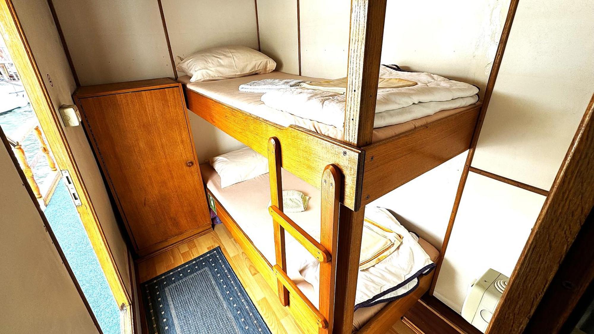 Rhythm Floating Hostel - ซาดาร์ ภายนอก รูปภาพ