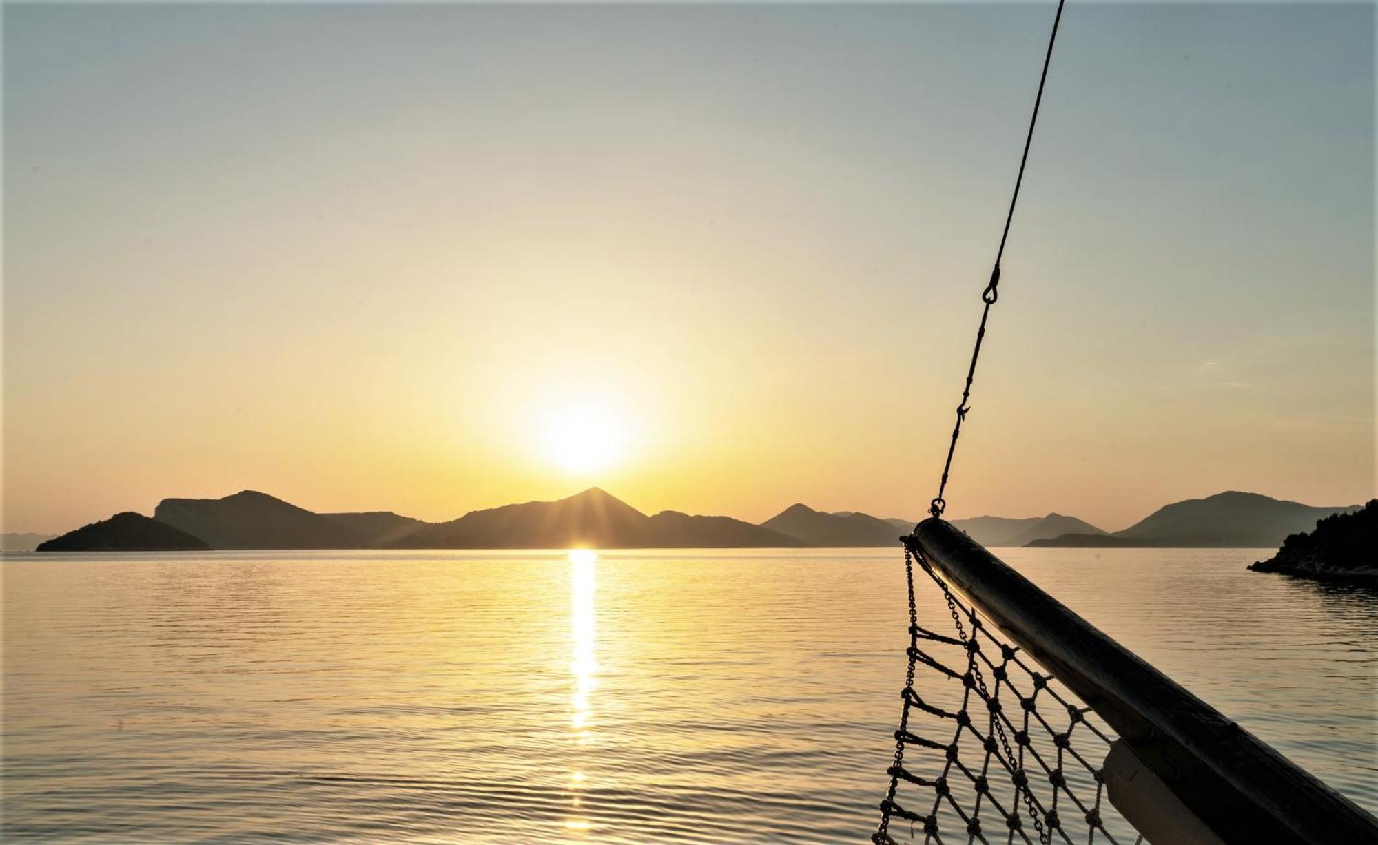 Rhythm Floating Hostel - ซาดาร์ ภายนอก รูปภาพ